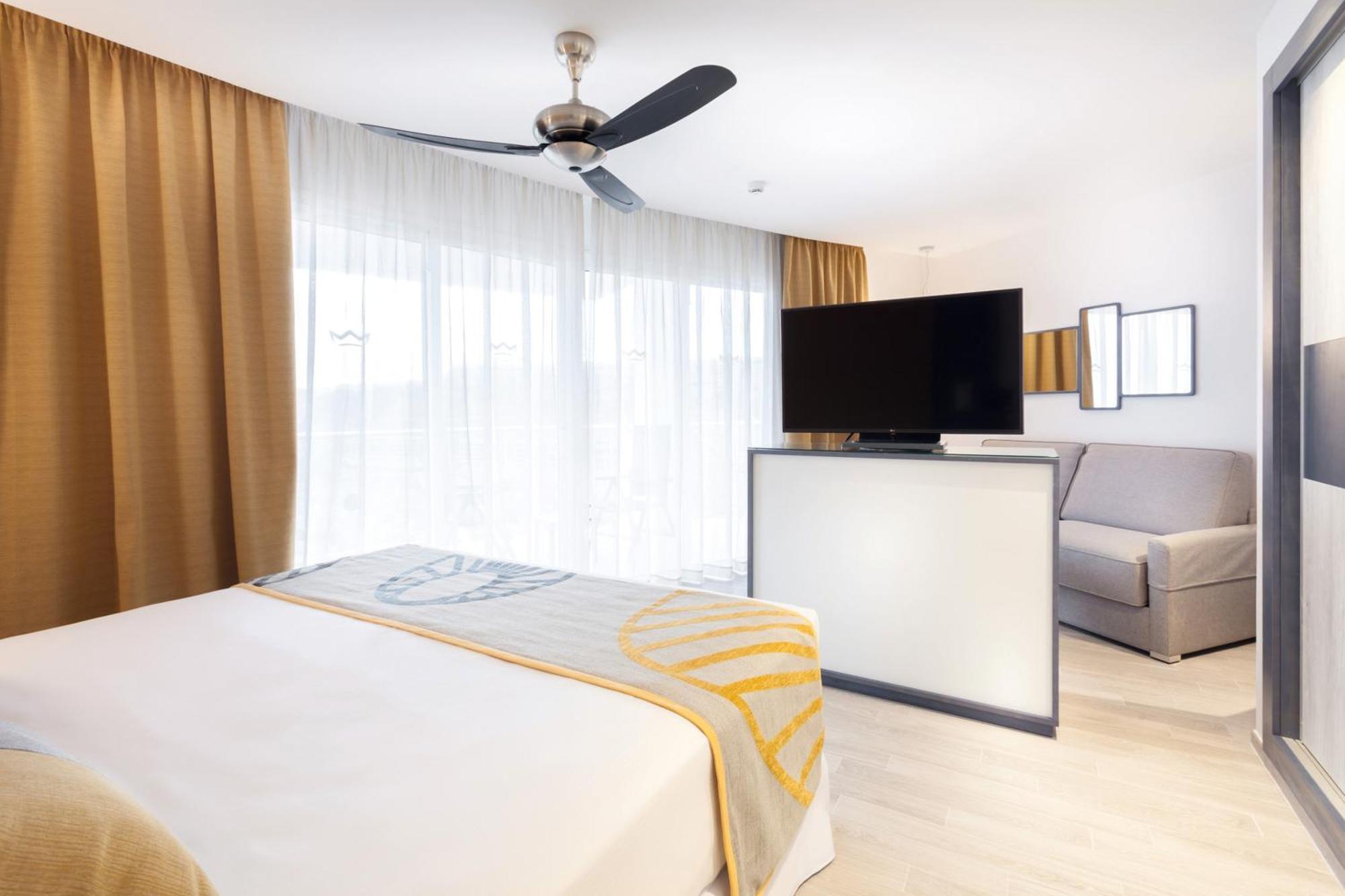 Suite Junior con balcón grande y vistas al mar